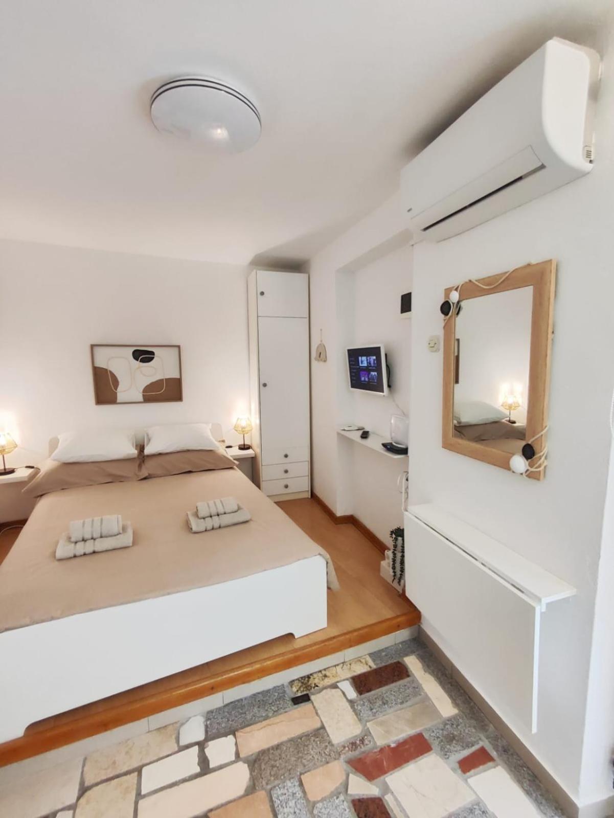 Assi Room Split Exterior foto